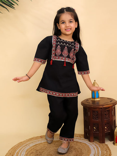 CO-ORD SET WITH YOG WORK